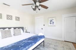 Sleeps 12 • Budget-Friendly Downtown Birmingham Crew House - Image 3