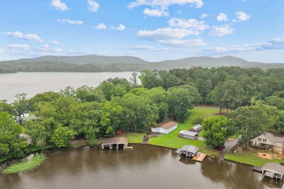 River Drive Lodge - Image 1