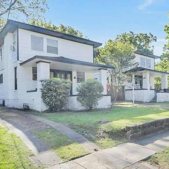 Sleeps 12 • Budget-Friendly Downtown Birmingham Crew House - Image 1