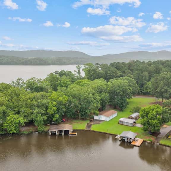 River Drive Lodge - Image 1