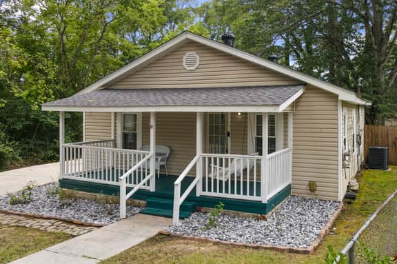 Big Savings at Columbiana Cottage - Image 2