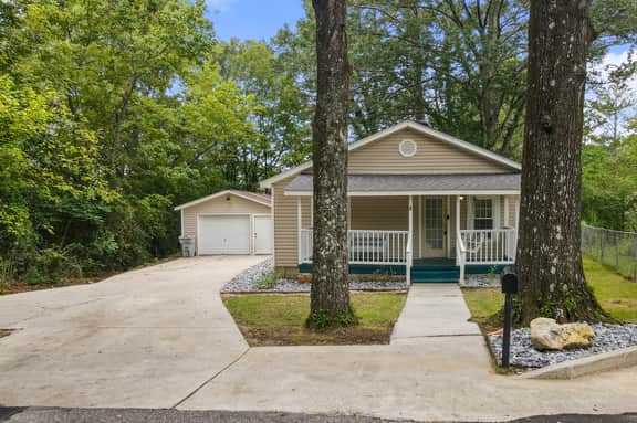 Big Savings at Columbiana Cottage - Image 3