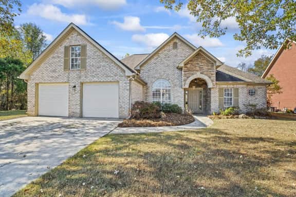 Big Savings! Gorgeous, updated 4 bedroom home that sleeps 10! - Image 3