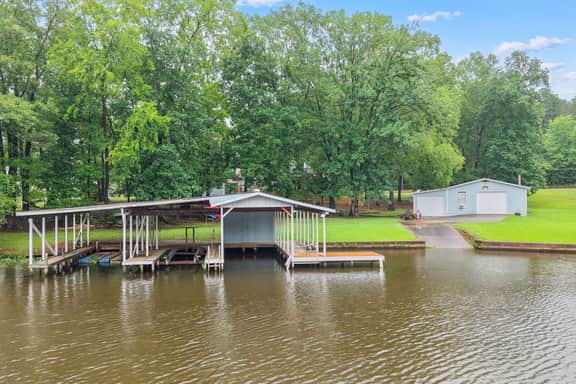 River Drive Lodge - Image 3
