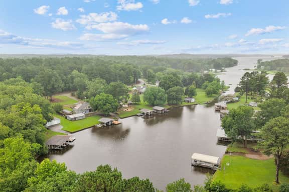River Drive Lodge - Image 5